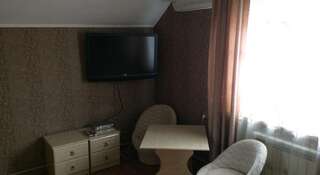 Гостиница Zhemchuzhnaya Guest House Адлер Семейный номер с общей ванной комнатой-1